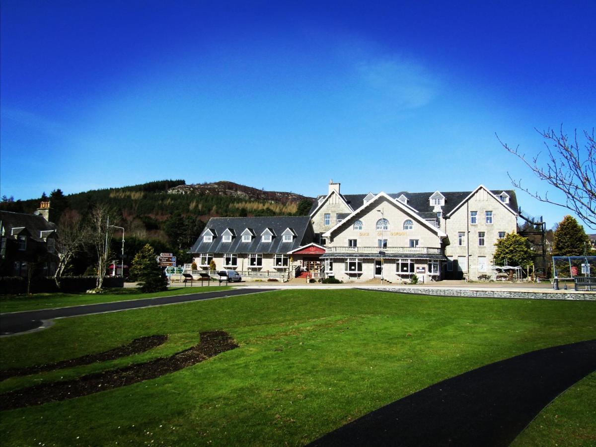 Duke Of Gordon Hotel Kingussie Exterior photo