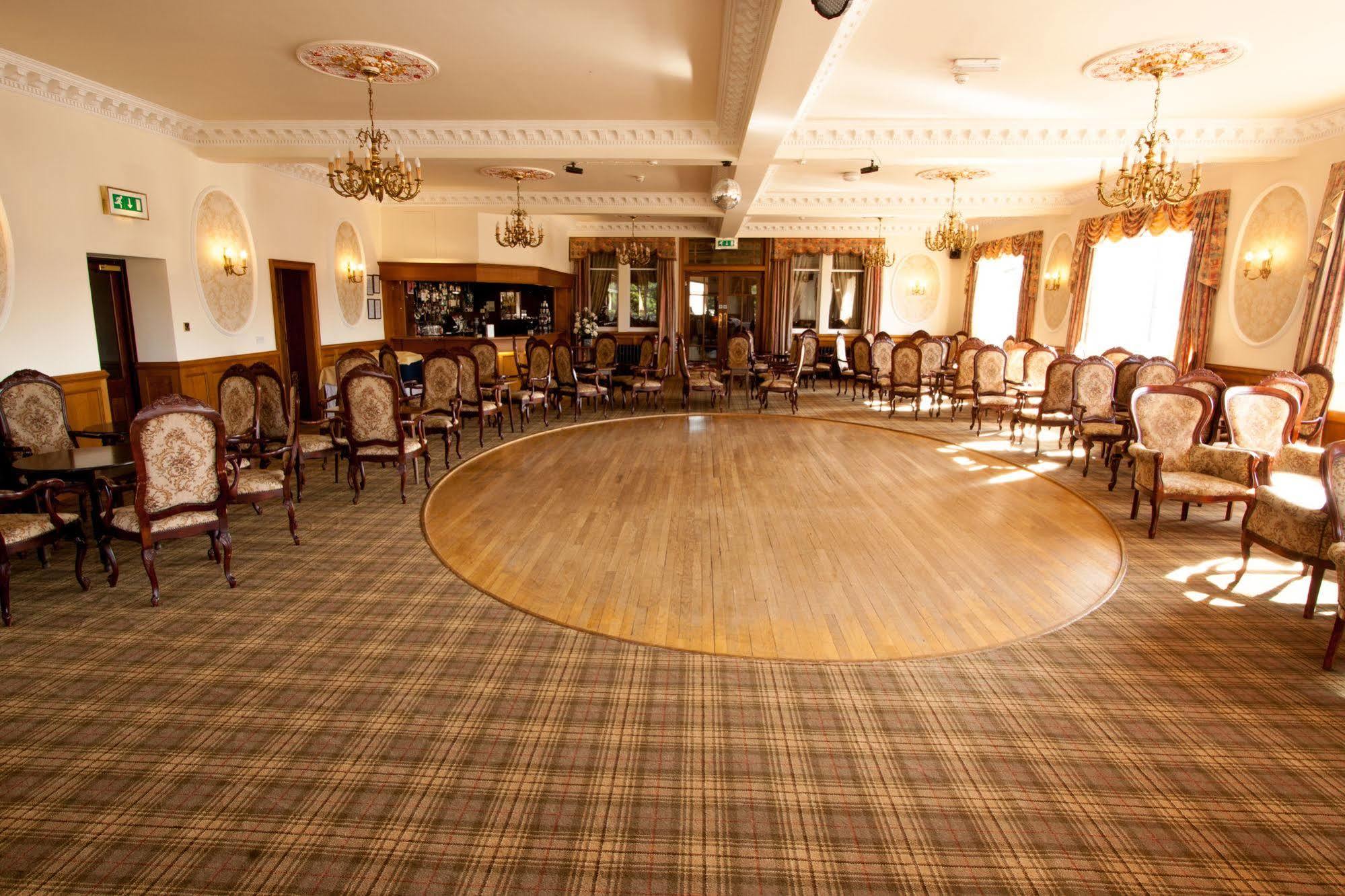 Duke Of Gordon Hotel Kingussie Exterior photo